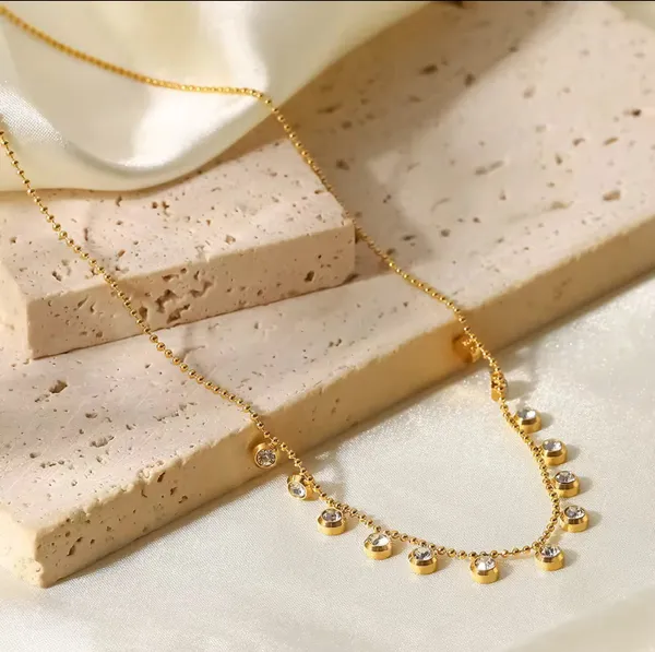 Golden_Stainless_Steel_And_Hypoallergenic_Coating_Necklace_For_Women